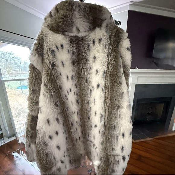 Chic Faux Fur Teddy Jacket - Cream and Brown - Picture 6 of 9